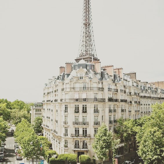 7e Arrondissement de Paris with the Eiffel Tower in the back. 