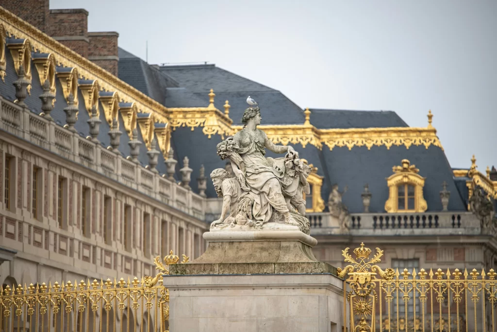 Statut in front of the Palace of Versailles.